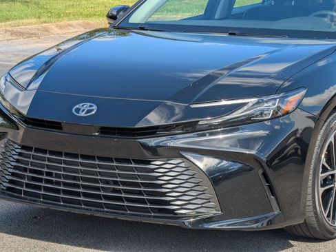 Used 2026 Toyota Camry XLE FWD image 12