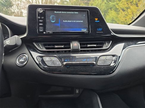 Used 2018 Toyota C-HR XLE image 5