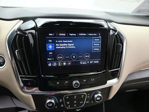 Used 2022 Chevrolet Traverse LT AWD/4WD image 33