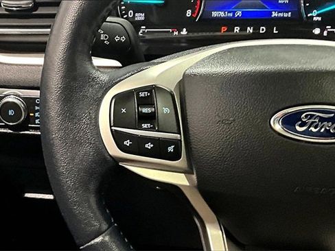 Used 2021 Ford Explorer XLT w/ Equipment Group 202A image 11