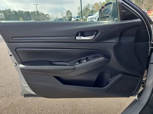 Used 2024 Nissan Altima 2.5 SV image 31