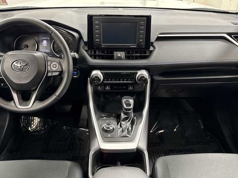 Certified 2022 Toyota RAV4 SE image 25