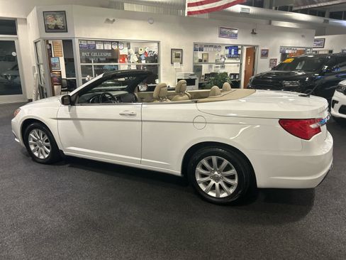 Used 2011 Chrysler 200 Touring w/ Cold Weather Group image 10