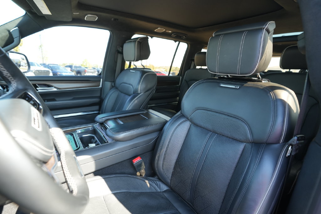Used 2022 Jeep Grand Wagoneer Series II w/ Premium Group II AWD/4WD image 45