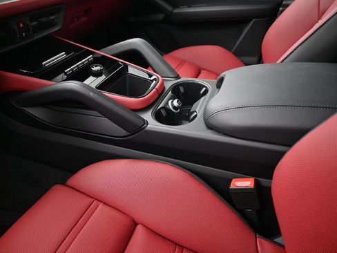 Certified 2026 Porsche Cayenne Coupe AWD/4WD image 22