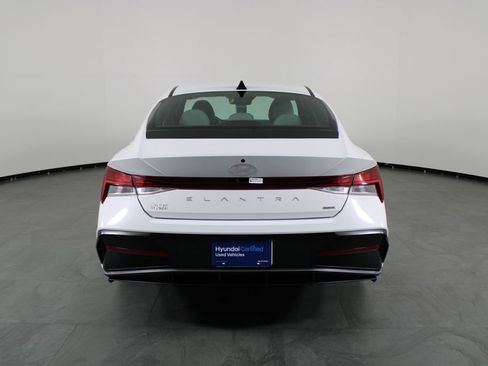 Certified 2025 Hyundai Elantra Limited image 9