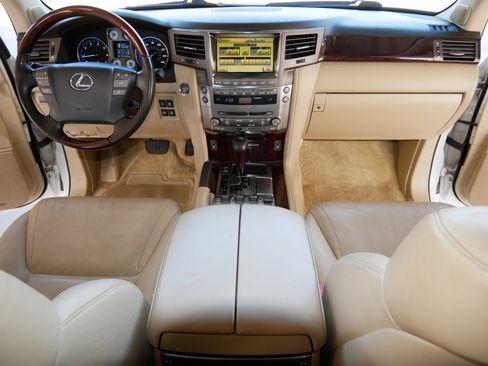 Used 2010 Lexus LX 570 4WD image 32