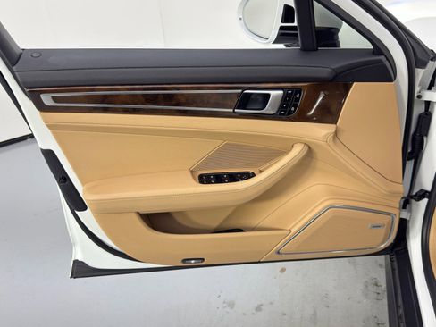 Used 2021 Porsche Panamera w/ Premium Package image 44