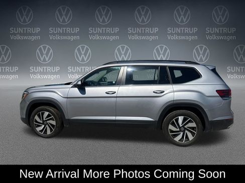 Used 2025 Volkswagen Atlas SE image 2