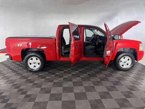 Used 2010 Chevrolet Silverado 1500 LT w/ Interior Plus Package AWD/4WD image 16