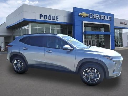 New 2026 Chevrolet Trax LT FWD image 1