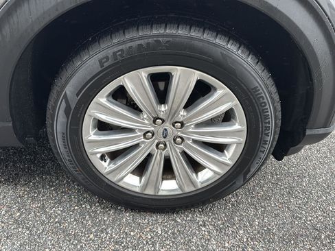 Certified 2022 Ford Explorer Limited w/ Equipment Group 301A image 34