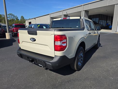 New 2025 Ford Maverick XLT w/ XLT Luxury Package image 4