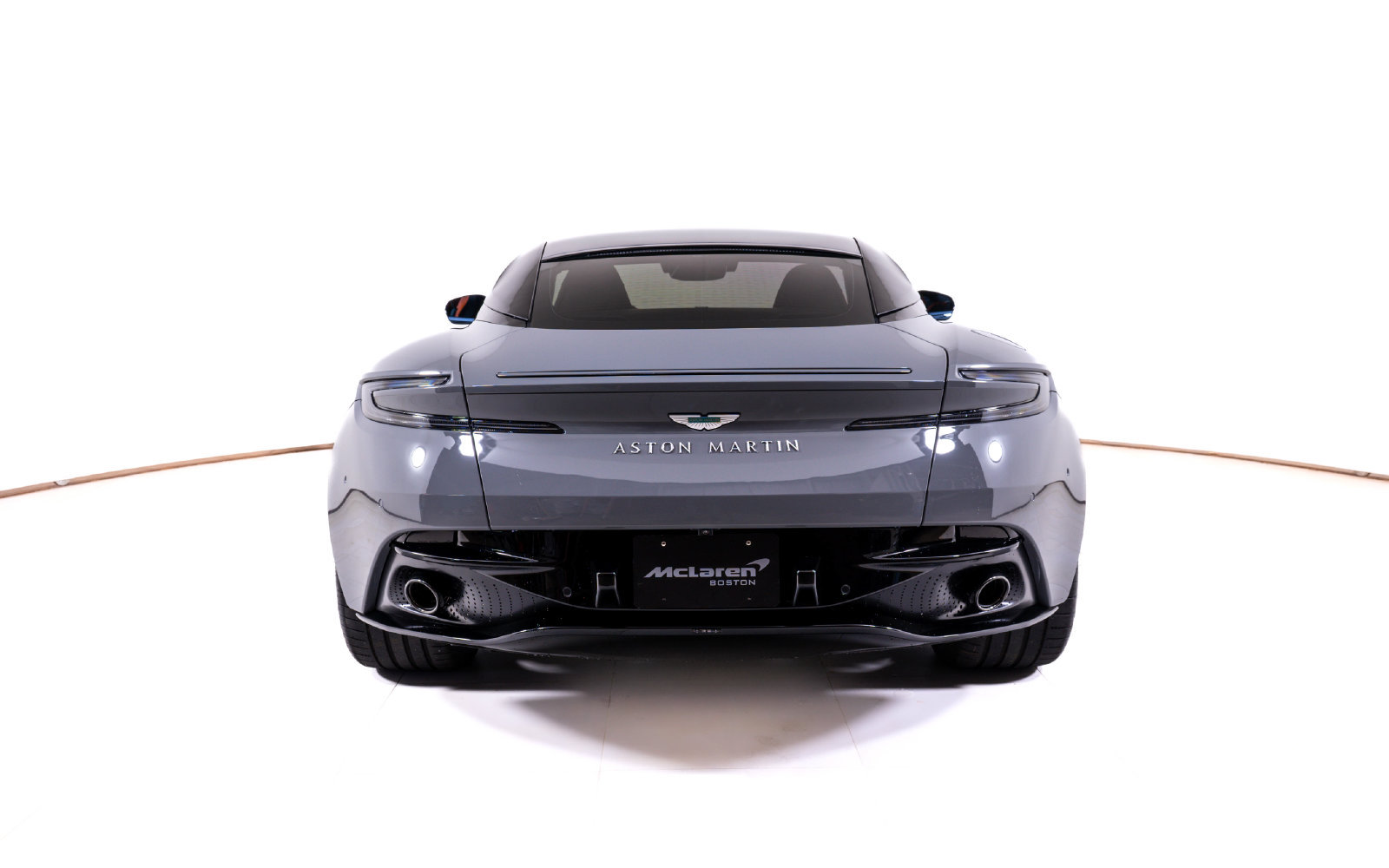 Used 2025 Aston Martin DB12 Coupe RWD image 4