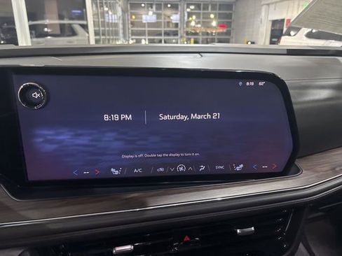 Used 2025 Chevrolet Suburban Z71 image 21