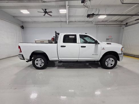 Used 2022 RAM 2500 Tradesman w/ Chrome Appearance Group AWD/4WD image 9