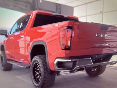 Used 2019 GMC Sierra 1500 SLT w/ X31 Off-Road Package AWD/4WD image 8