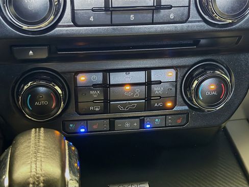 Used 2018 Ford F150 Lariat image 10