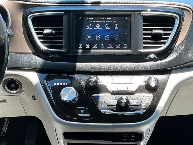 Used 2018 Chrysler Pacifica Touring-L FWD image 46