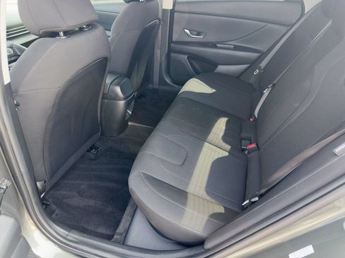 Used 2024 Hyundai Elantra SE FWD image 17