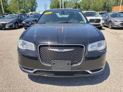 Used 2018 Chrysler 300 Touring L AWD/4WD image 9