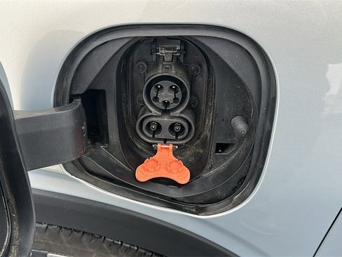 Used 2022 Chevrolet Bolt EUV LT w/ Convenience Package image 12