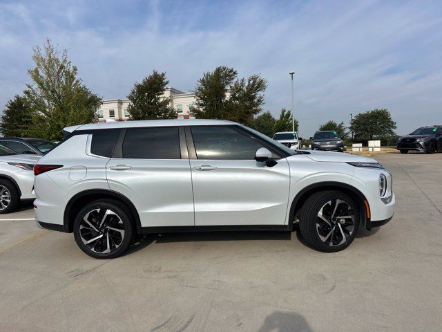 Used 2024 Mitsubishi Outlander SE FWD image 2