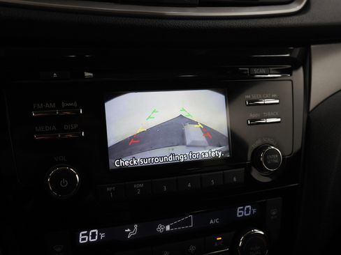 Used 2016 Nissan Rogue SV AWD/4WD image 21