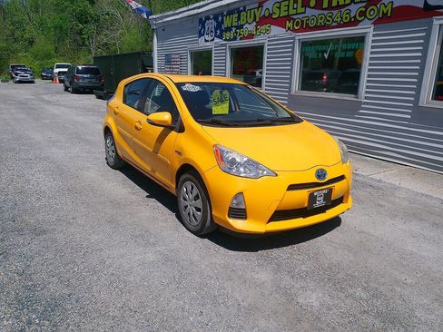 Used 2014 Toyota Prius C Two FWD image 5