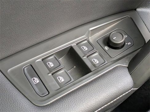 Used 2024 Volkswagen Tiguan S image 19