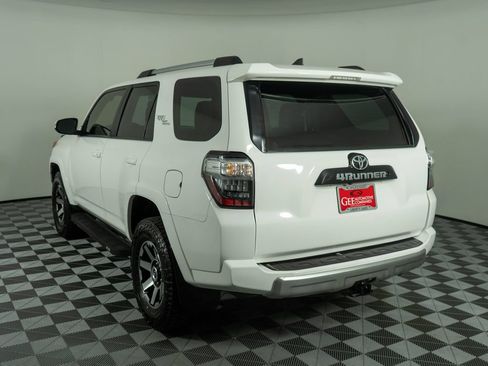 Used 2018 Toyota 4Runner TRD Off-Road Premium AWD/4WD image 4