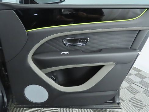 Used 2023 Bentley Bentayga Extended Wheelbase image 26
