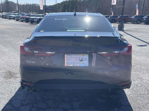 Used 2025 Toyota Camry SE image 3