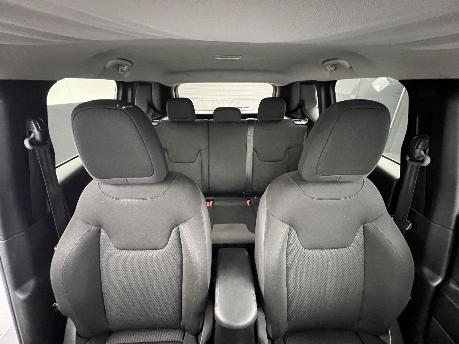 Used 2019 Jeep Renegade Altitude w/ Quick Order Package 2XM FWD image 27