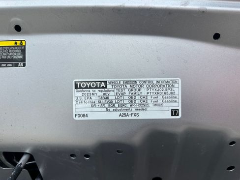 Used 2023 Toyota RAV4 LE AWD/4WD image 29