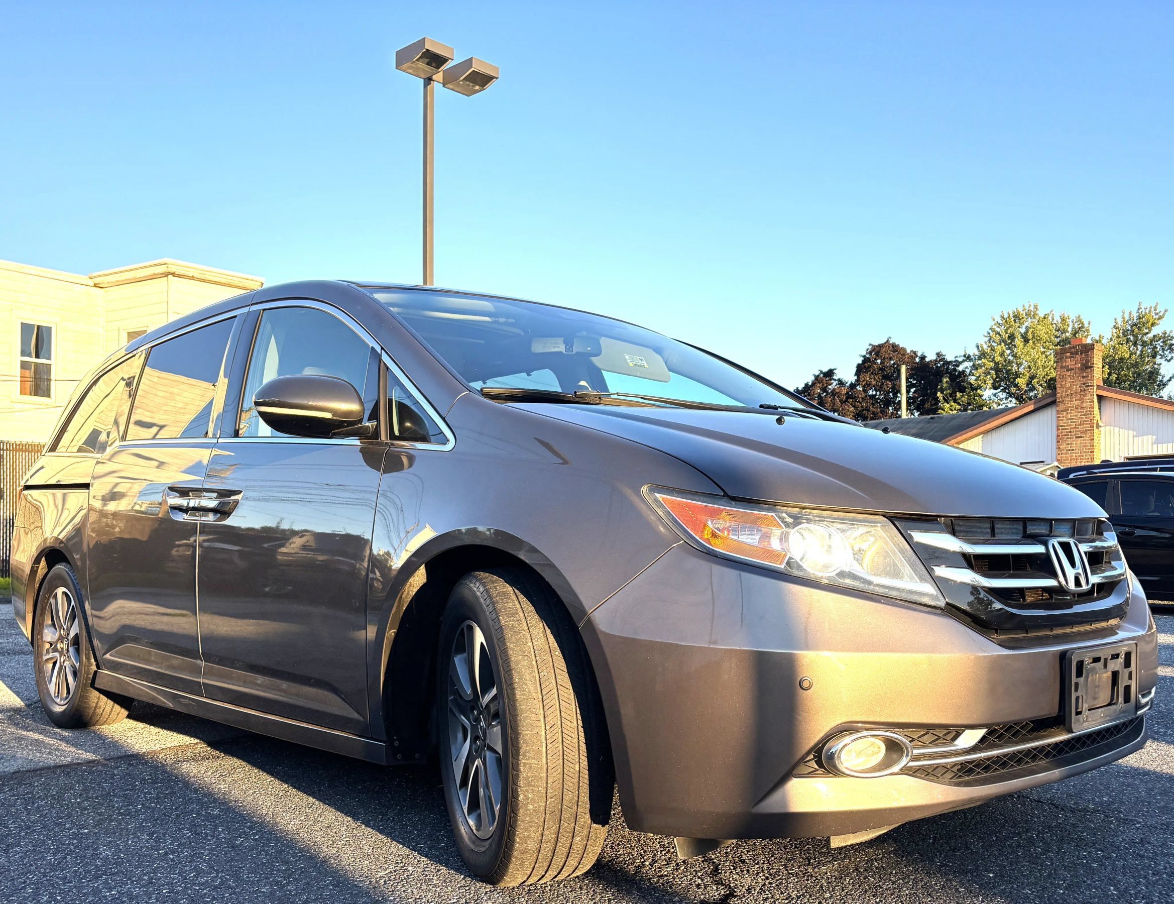 Used 2015 Honda Odyssey Touring Elite image 3