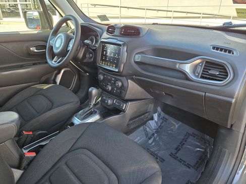 Certified 2022 Jeep Renegade Latitude image 30