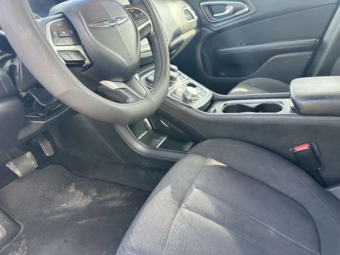 Used 2015 Chrysler 200 Limited w/ Convenience Group image 3