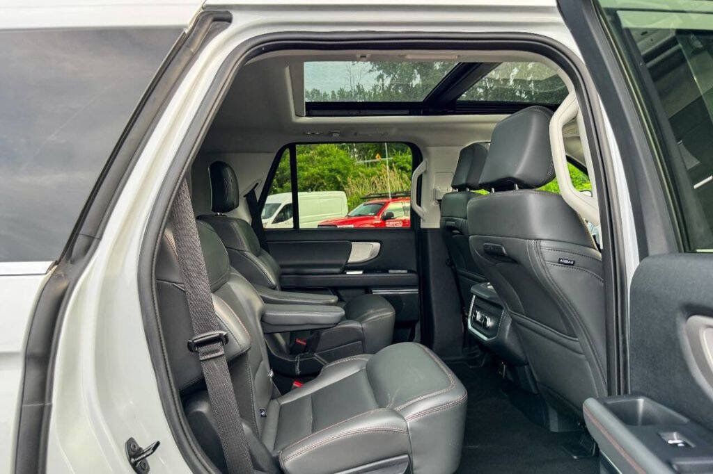 Used 2025 Ford Expedition Active AWD/4WD image 17