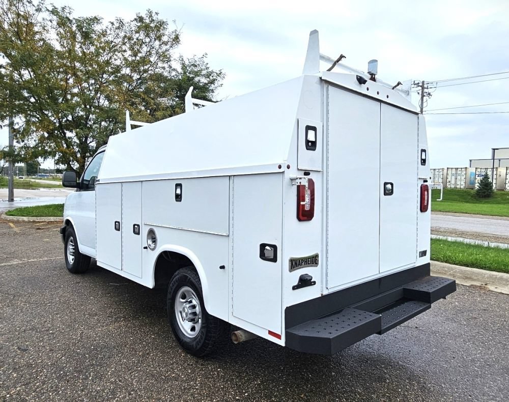 Used 2023 Chevrolet Express 3500 w/ Power Convenience Package RWD image 7