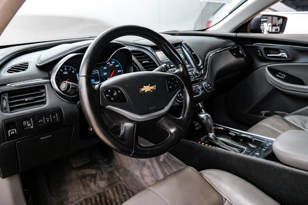 Used 2016 Chevrolet Impala LTZ FWD image 3