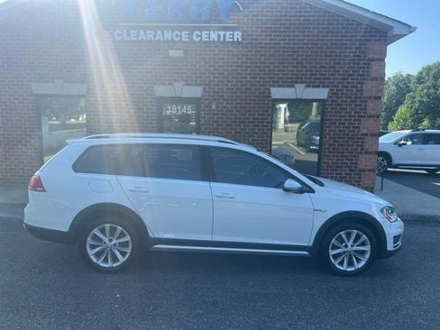 Used 2017 Volkswagen Golf Alltrack SE AWD/4WD image 3
