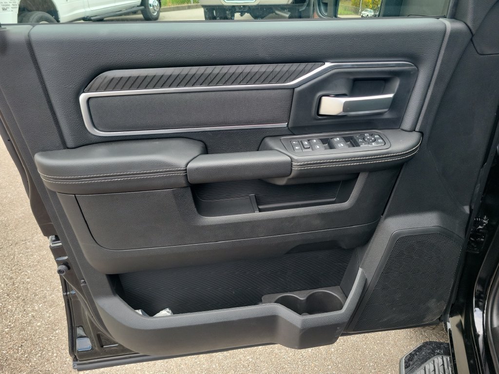 New 2027 RAM 3500 Big Horn AWD/4WD image 13