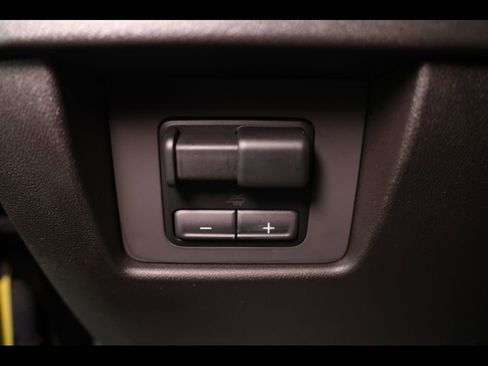 Used 2023 GMC Canyon Denali image 19