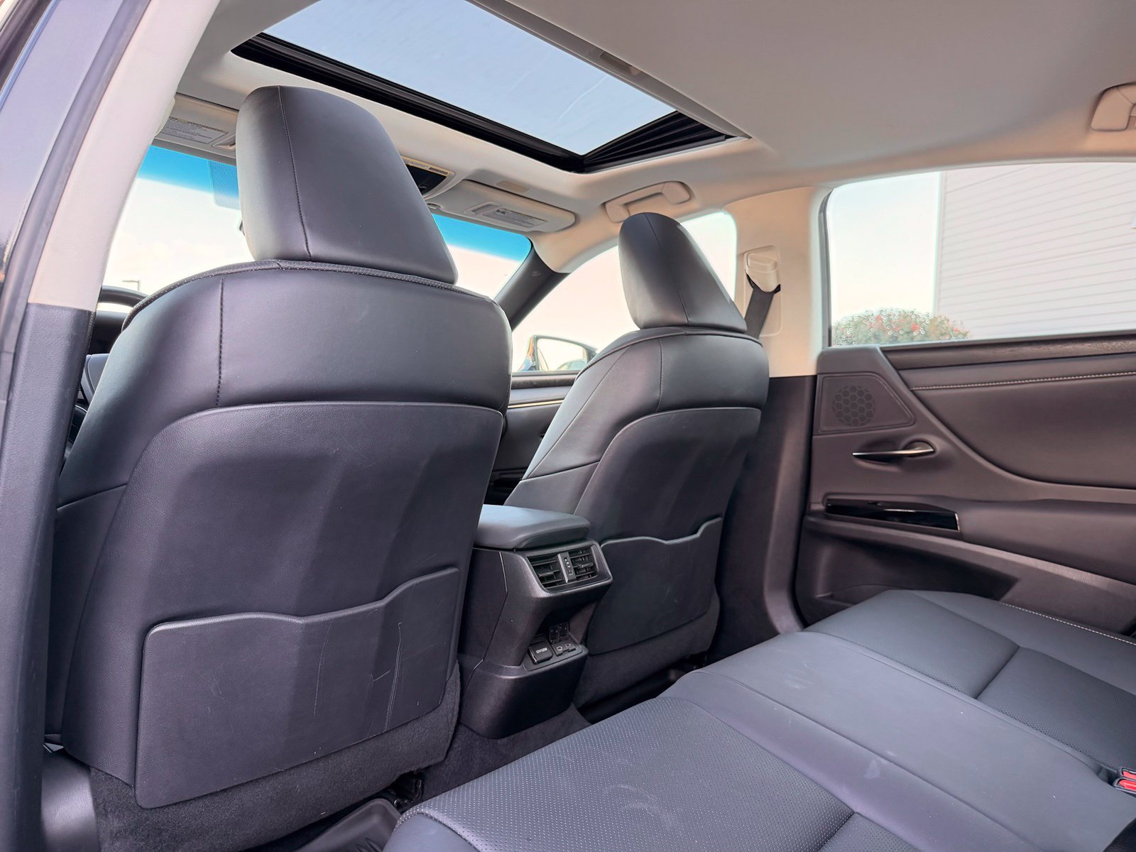 Used 2022 Lexus ES 300h w/ Premium Package FWD image 25
