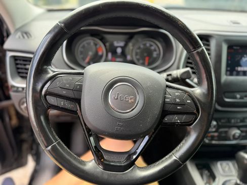 Used 2020 Jeep Cherokee Latitude Plus FWD image 12