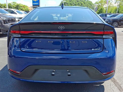 Used 2025 Toyota Prius LE FWD image 5