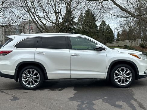 Used 2015 Toyota Highlander XLE image 8