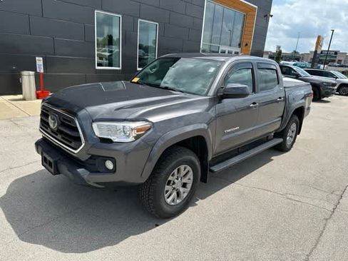 Used 2019 Toyota Tacoma SR5 AWD/4WD image 12