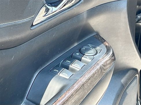 Used 2022 GMC Acadia Denali w/ Black Diamond Edition image 18